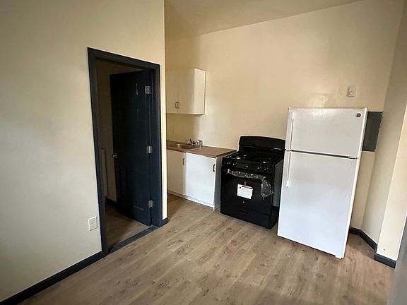 4th image of 501 Blatchley Ave #1F