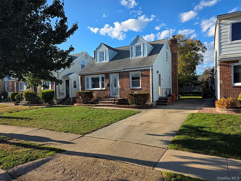 220 Raff Ave — Photo 1