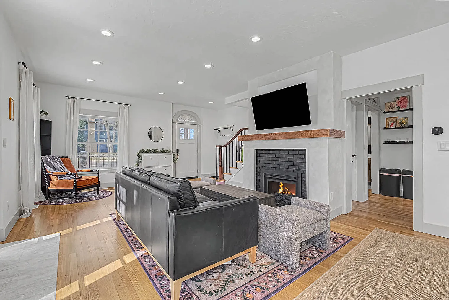5 bed, 2.0 bath, 2992 sqft, $6,959 — Photo 4