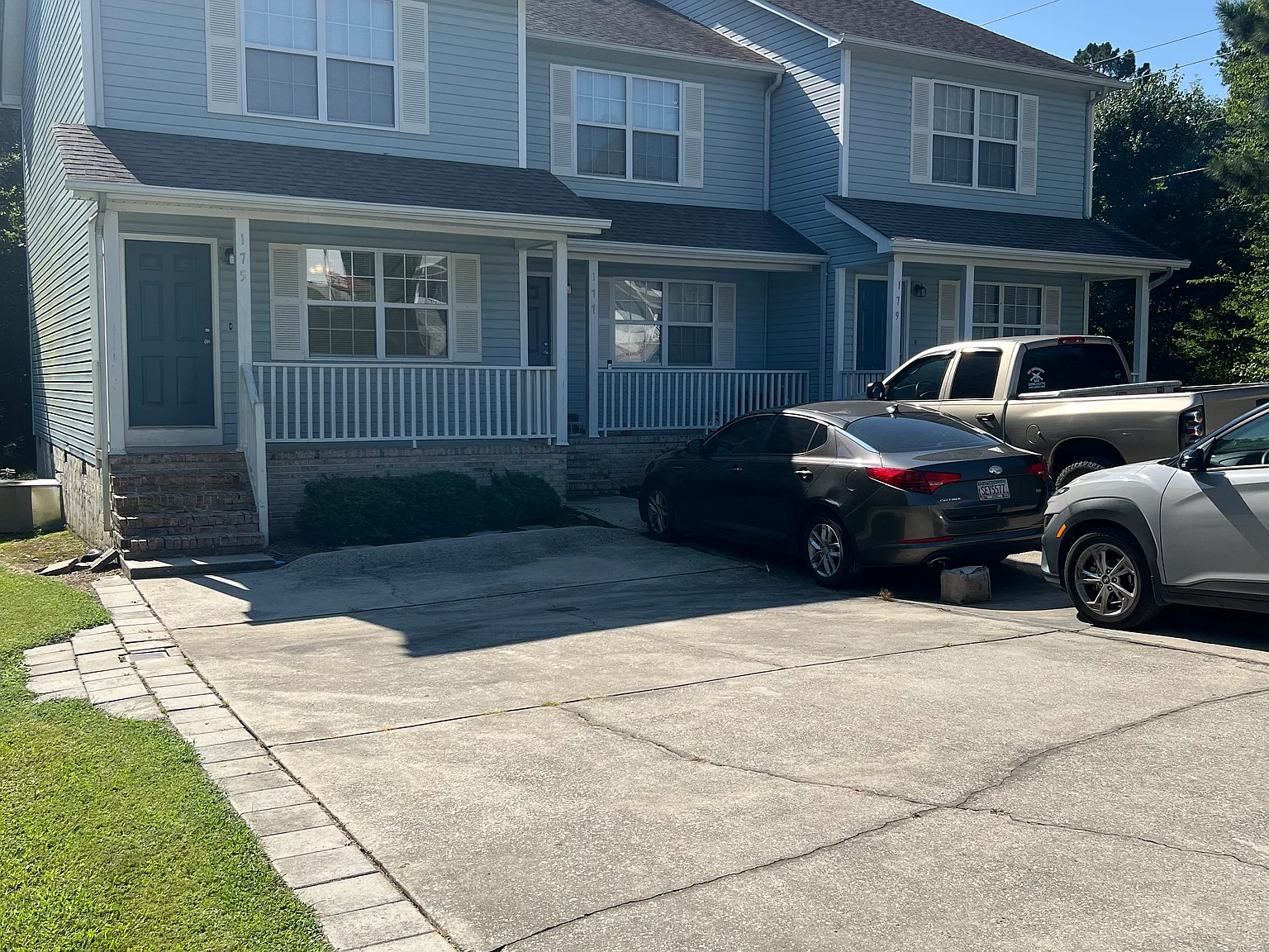 2 bed, 1000 sqft, $1,300 — Photo 1