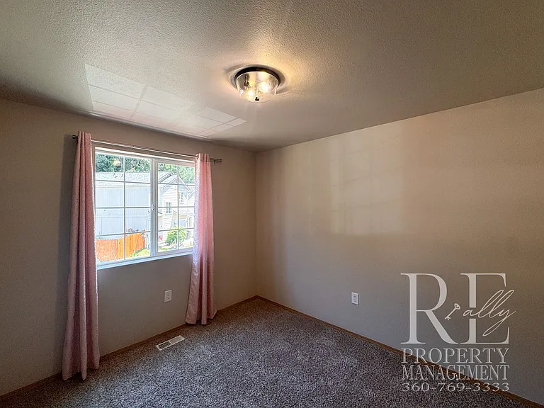 2090 NE Green Glen Ln — Photo 13