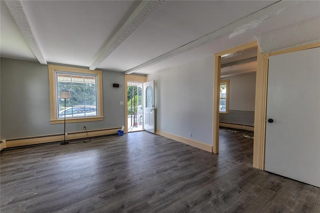 3 bed, 1.5 bath, 1494 sqft, $1,900 — Photo 3
