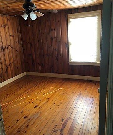 3rd image of 201 Pennell St NE