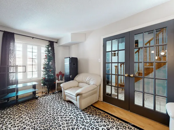 9 Roughley St, Bradford West Gwillimbury, ON L3Z 3B2