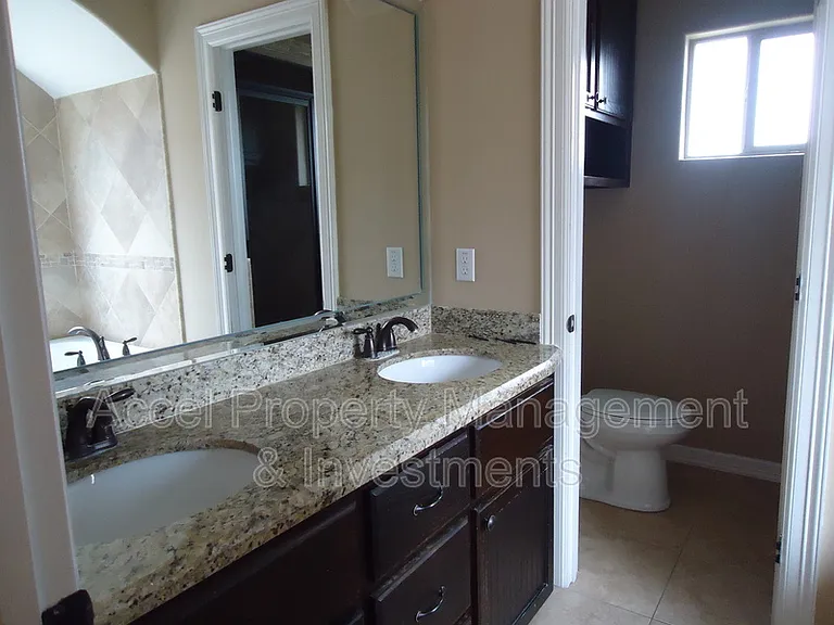 8902 N 36th Ln — Photo 8