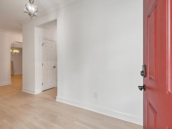 5th image of 197 Golfview Ln