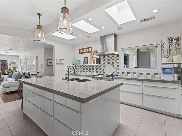 1818 Beryl Ln — Photo 4
