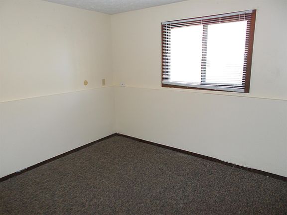5th image of 643 Kennedy Dr APT 4