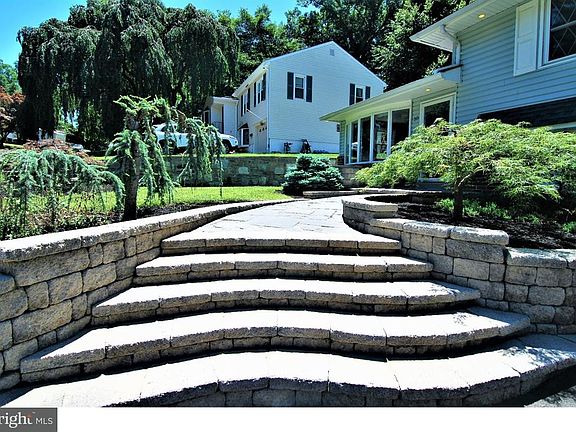 5th image of 30 Woodhill Dr