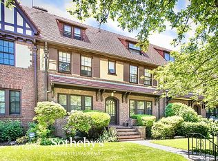 24 Beechknoll Rd, Forest Hills, NY 11375