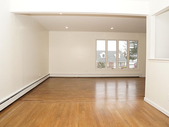 4th image of 181 Schley Ave #2