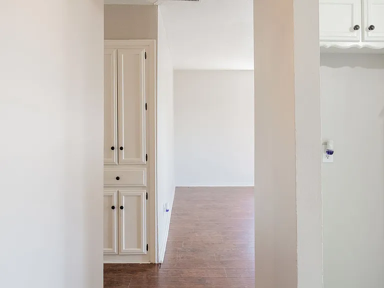 10517 N McKinley Ave — Photo 5
