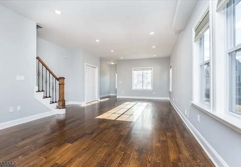 132 N Fullerton Ave — Photo 5