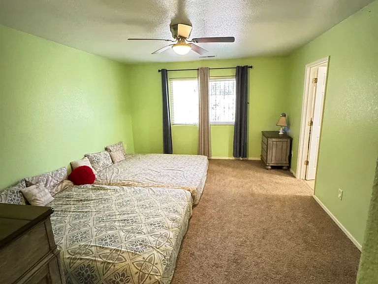 2226 N Vernal Ave — Photo 13