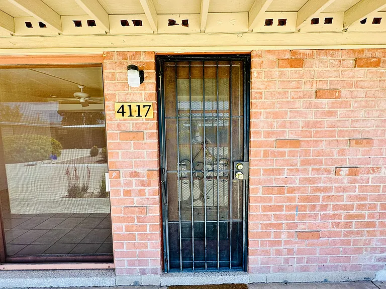 Brown4101-4117 — Photo 20