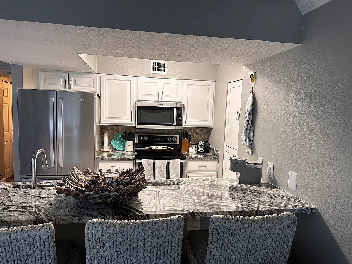 Building Photo - 2400 Feather Sound Dr #628
