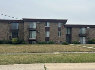 16100 Maple Park Dr #B16, Maple Heights, OH 44137