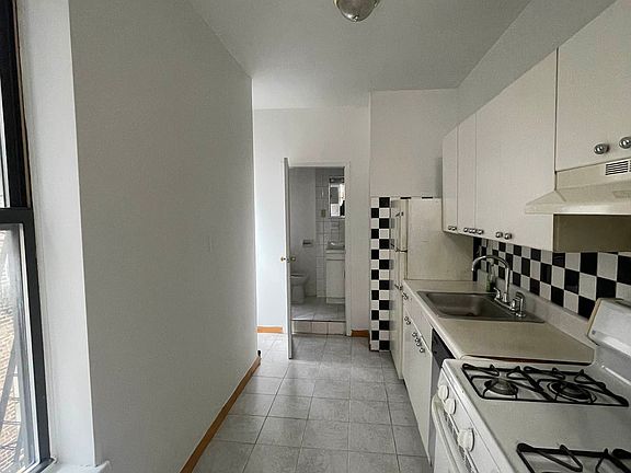 5th image of 357 W 54th St APT 51