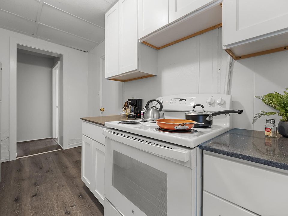 1st image of 703 N Van Buren St APT 4