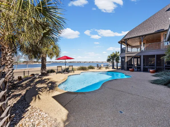 110 Eagle Point Dr, Waxahachie, TX 75165