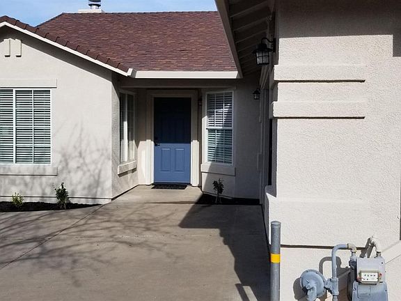 3rd image of 397 Toyon Ct