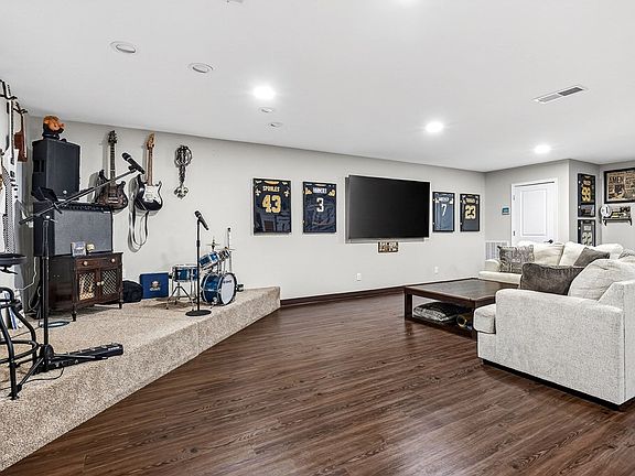 50th image of 3001 Tulip Ln