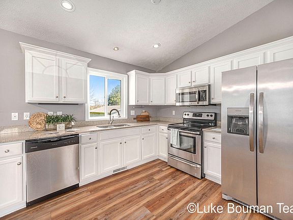 2nd image of 15177 Barry St