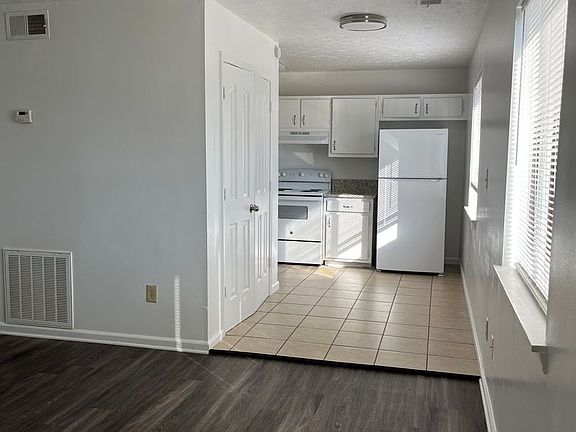 5th image of 314 West Ave #9