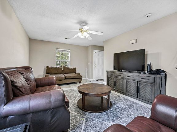 4th image of 323 E Waverly Place Ct