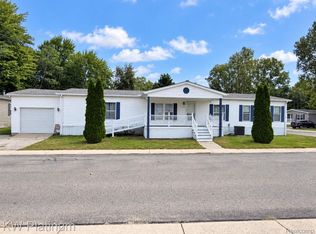 104 Deer Creek Dr, Fort Gratiot, MI 48059