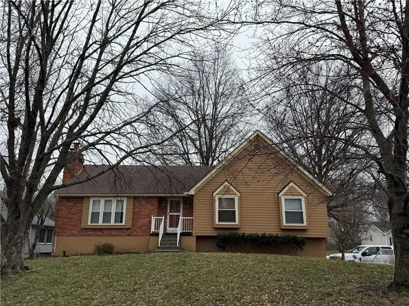 613 SE Brentwood Dr, Lees Summit, MO 64063