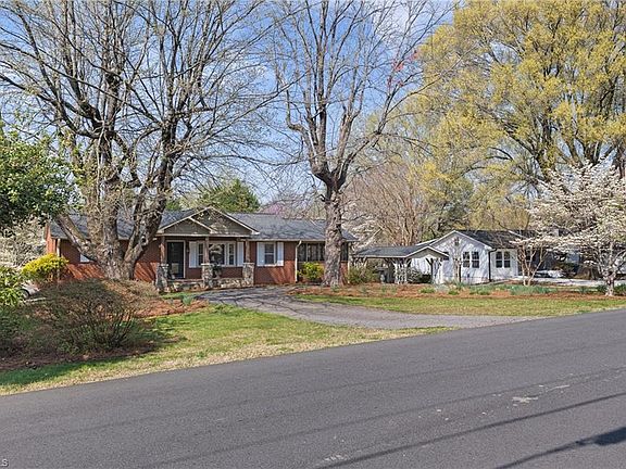 2nd image of 410 Lynhaven Dr