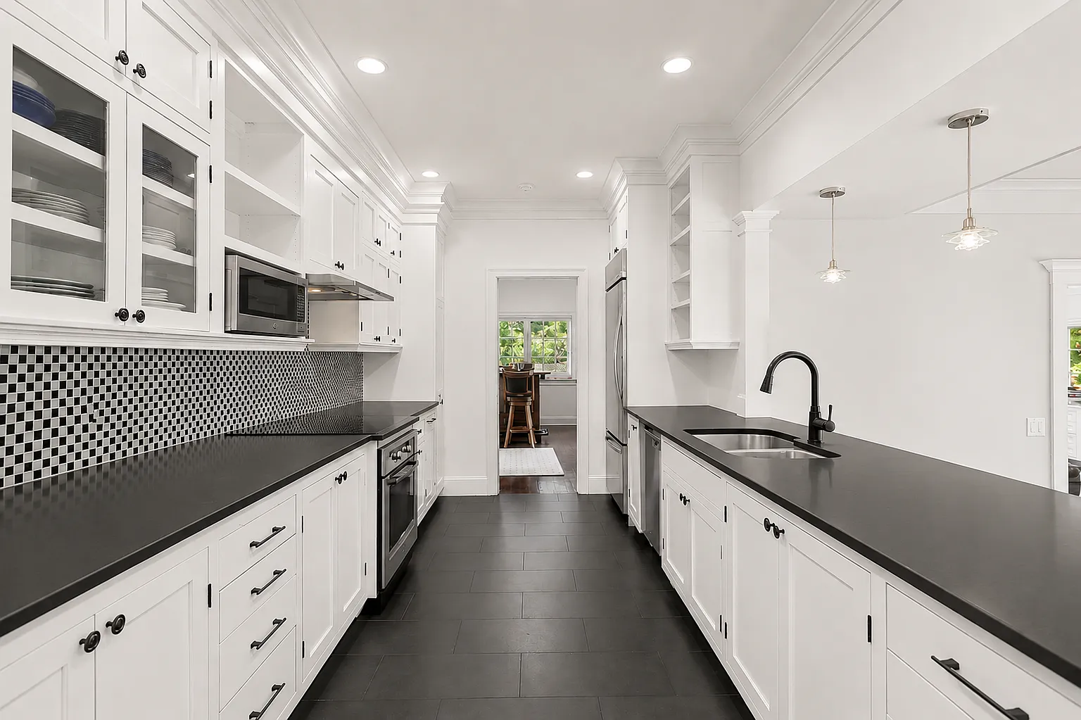 5 bed, 6209 sqft, $22,000 — Photo 4