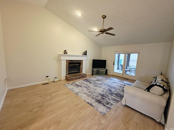 2nd image of 3267 Hendrickson Ln
