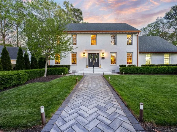 621 Hollygate Ln, Chesapeake, VA 23322