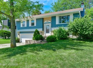 394 Northgate Rd, Lindenhurst, IL 60046