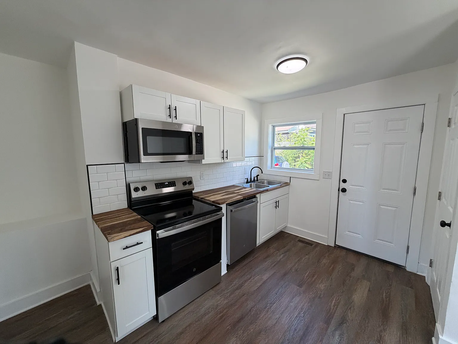 3 bed, 951 sqft, $1,750 — Photo 4