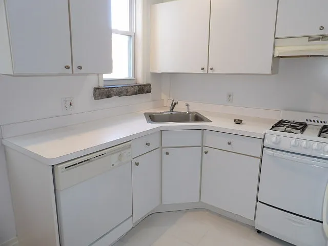 2 bed, 1.5 bath, 1200 sqft, $1,650 — Photo 3