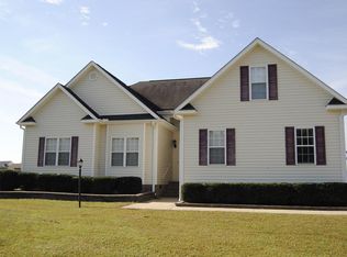 221 Starcrest Dr, Pikeville, NC 27863