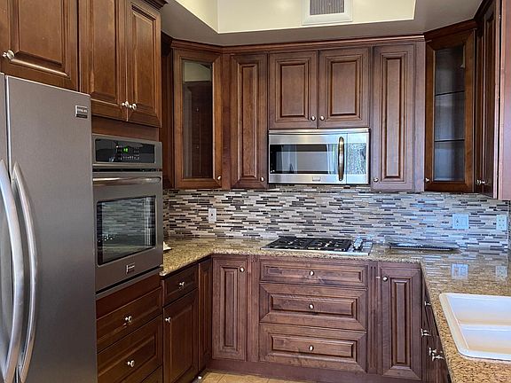 4th image of 4440 Vantage Ave APT 106