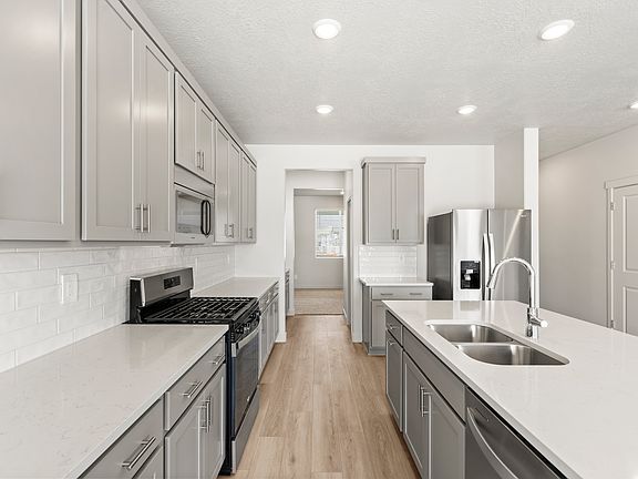 SLC_Willow_ 4281_Kitchen_C_3513-N-Browning-St-Eagle-Mountain-UT.jpg