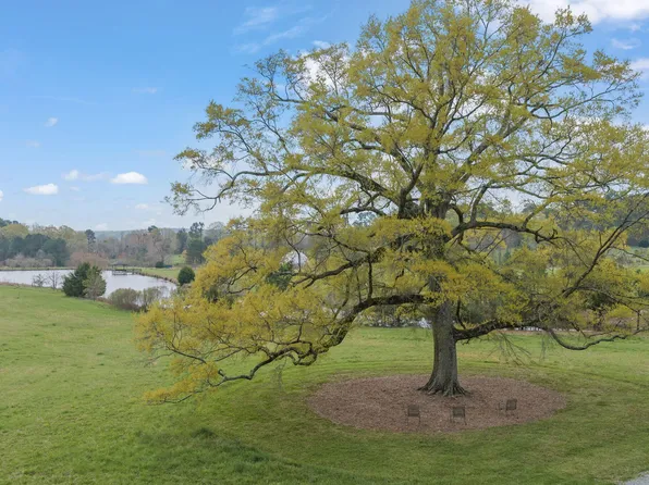 800 Southwind Rd #8, Siler City, NC 27344