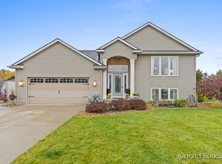 7845 Pintail Ln, Hudsonville, MI 49426