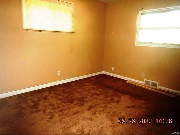5th image of 286 Elmdale Dr
