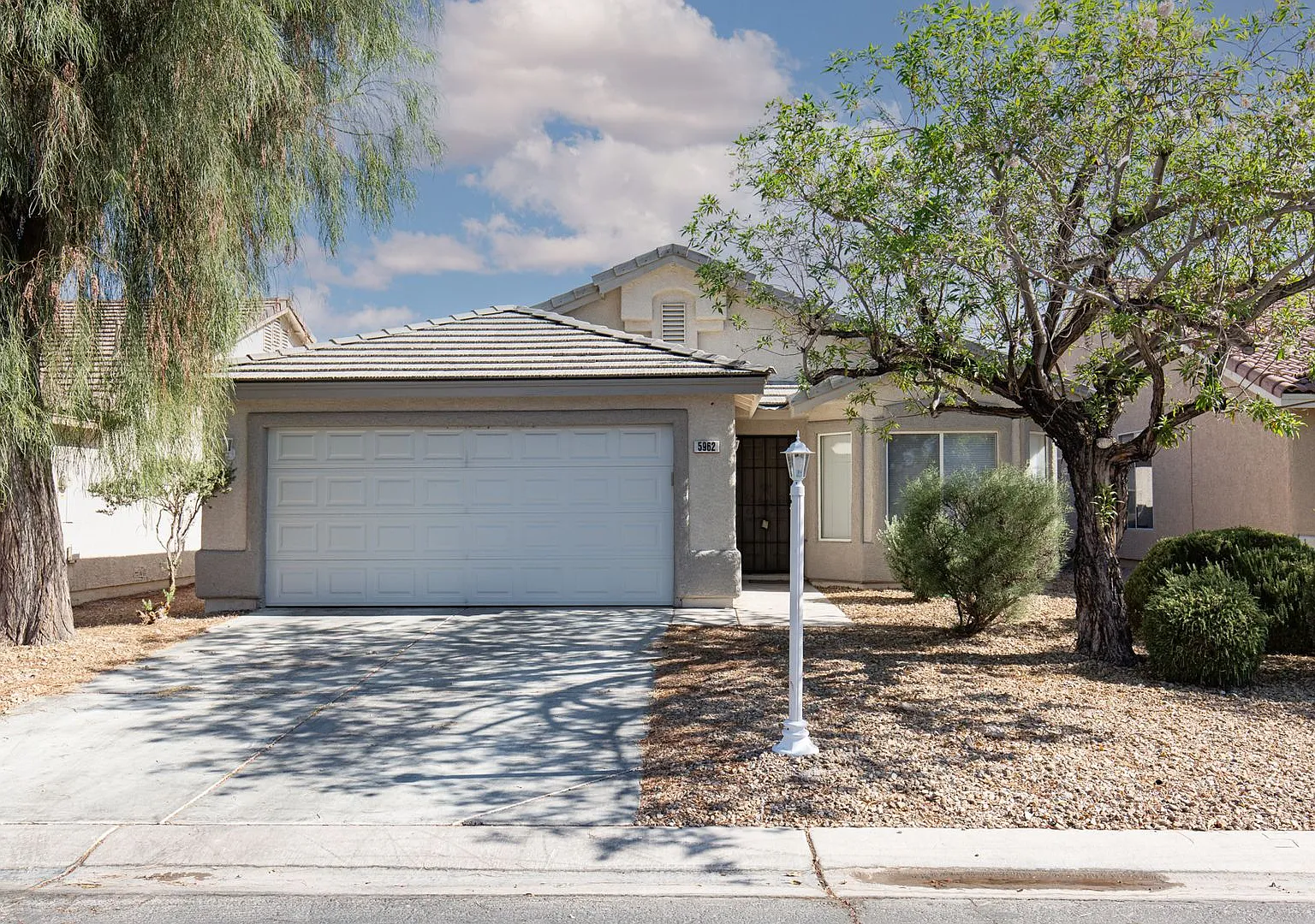 Single story 3 bedroom in gated community near Nellis AFB — Photo 3