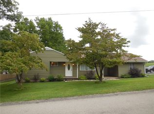 920 Old Zelienople Rd, Ellwood City, PA 16117