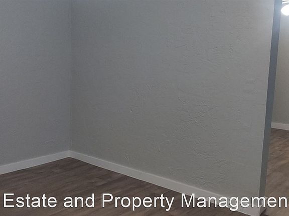 5th image of 524 Wallace St