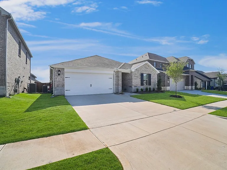 2131 Mustang Way — Photo 1