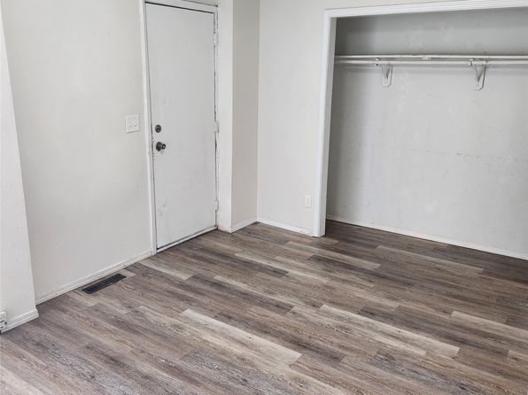 des-moines-iowa-251547434 picture