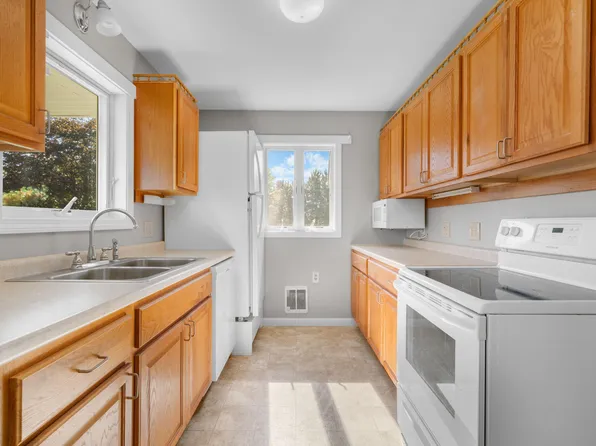 31 Howe Road, Fairfield, ME 04937